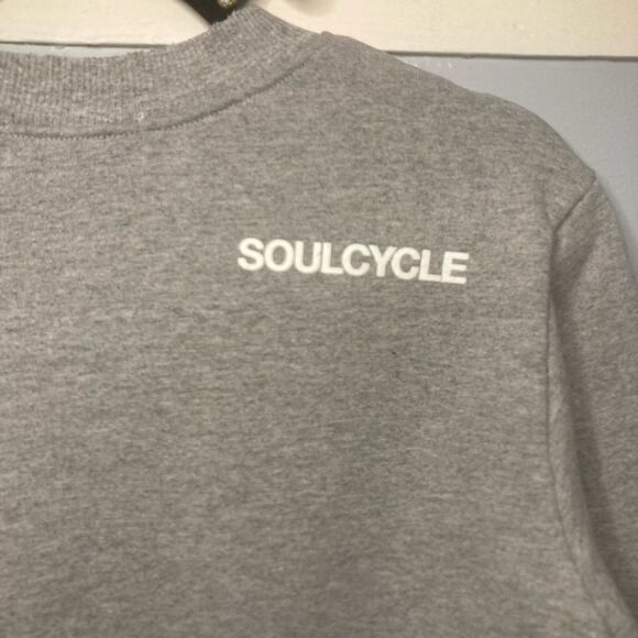 Soulcycle, Gray Long Sleeve Cropped Distressed Sweatshirt Skull Logo Women’s XS - Picture 5 of 12